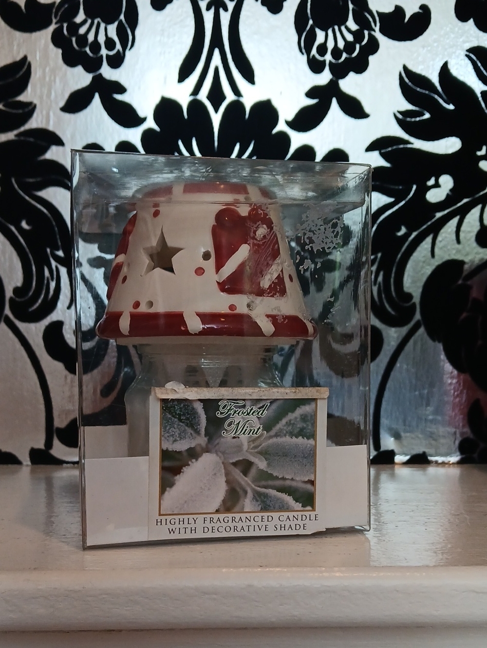 Frosted Mint Highly Fragranced Candle with Red & White Decorative Shade